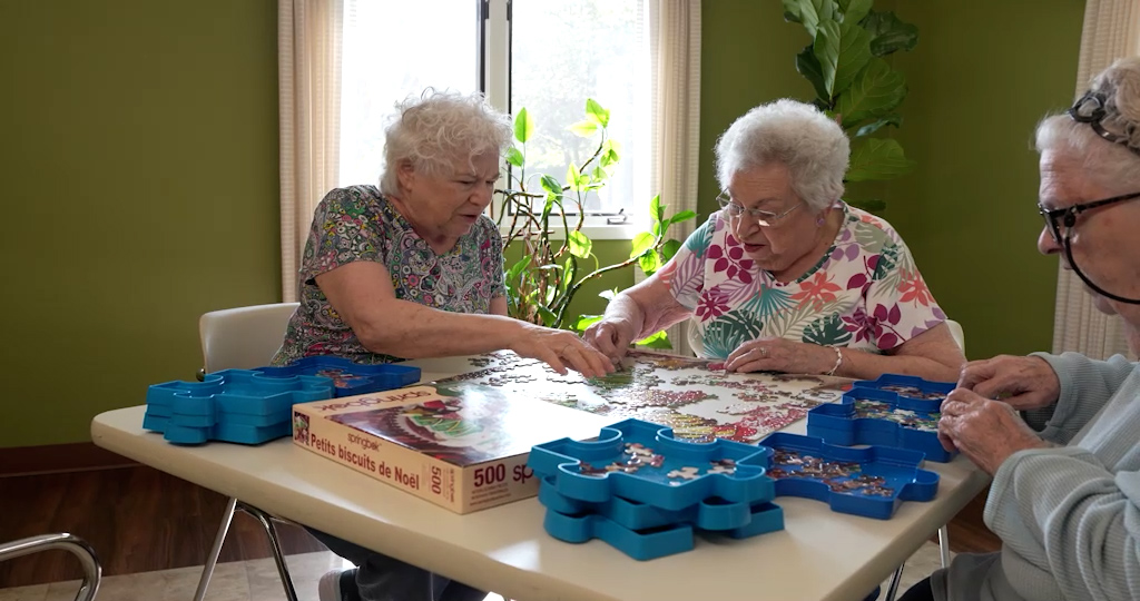 Who is eligible to live at Abundant Life of Perrysburg